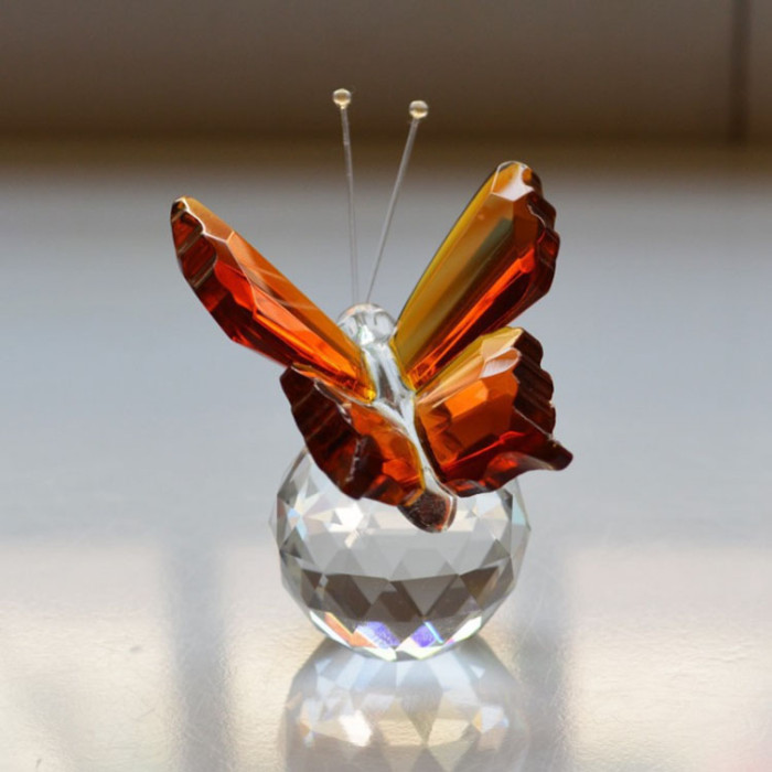 Wholesale and manufacture crystal handicrafts, colored crystal glass, butterflies, wedding supplies, home decorations and gifts at low prices