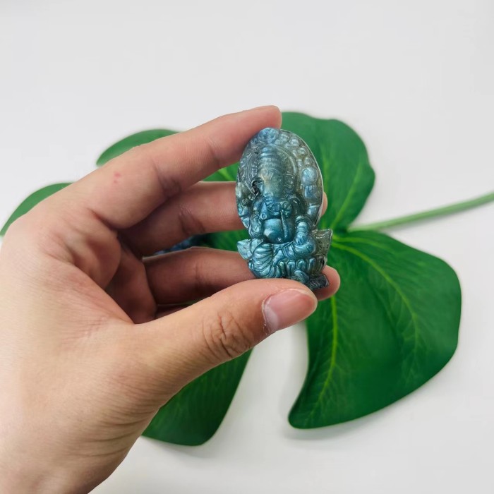 Wholesale natural Labrador stone-carved foxes/leopard print heads/Ganisa blue light high-quality energy crystal craft gifts
