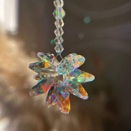 Crystal is selling well. Wind chime pendants, home and garden decorations, prism crystal pendants, honor