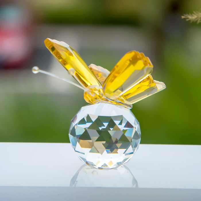 Wholesale and manufacture crystal handicrafts, colored crystal glass, butterflies, wedding supplies, home decorations and gifts at low prices