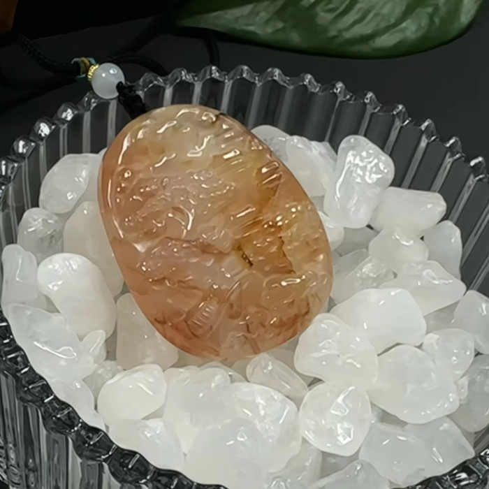 Hot-selling natural jadeite, gold thread and jade landscape pendants as fashionable accessories for both men and women