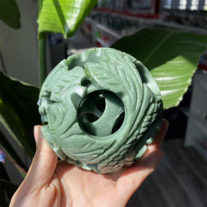 Hand-carved natural Xiuyan jade crystal exquisite ball, wonderful crystal ball restoration and decoration