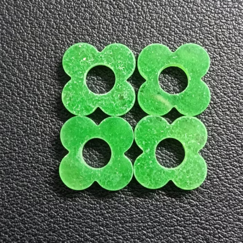 Wholesale and customized lucky clover dye jadeite and jade, natural green Malay jade and jewelry, commemorative and collectible gifts
