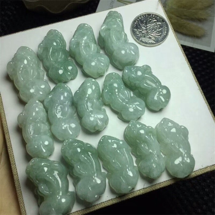 Wholesale pure natural jade, high-quality jadeite carvings, beaded embroidery