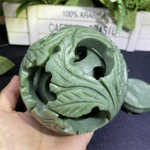 Hand-carved natural Xiuyan jade crystal exquisite ball, wonderful crystal ball restoration and decoration