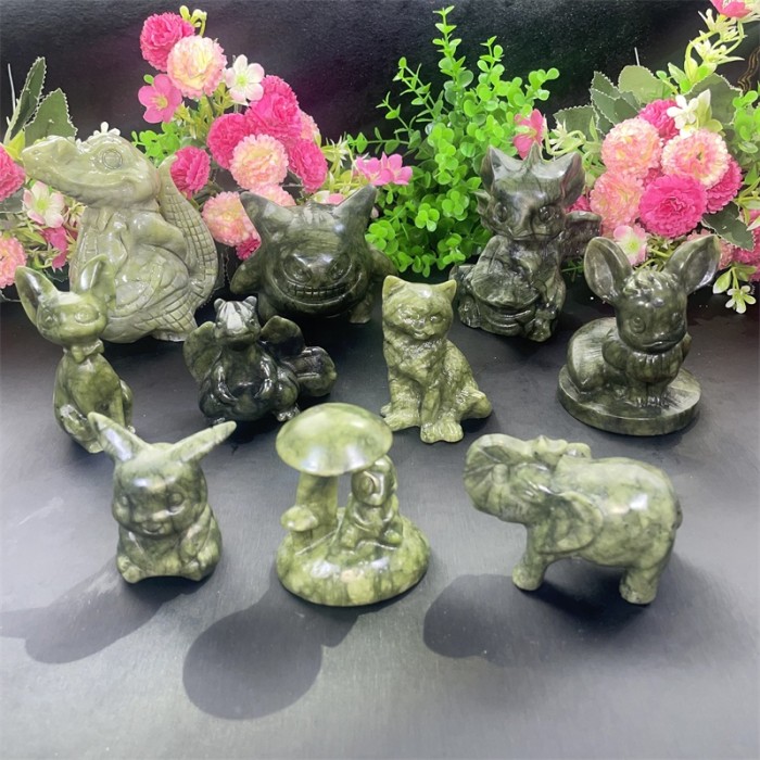 Mixed shapes of various animal crystal carvings, natural healing gemstones, Xiuyan jade carvings and decorations