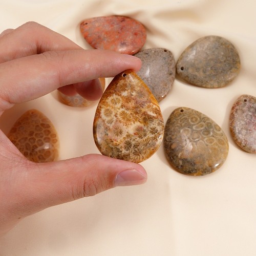 Natural teardrop-shaped coral jade pendant, crystal chrysanthemum stone coral jade pendant, ethnic style necklace DIY pendant