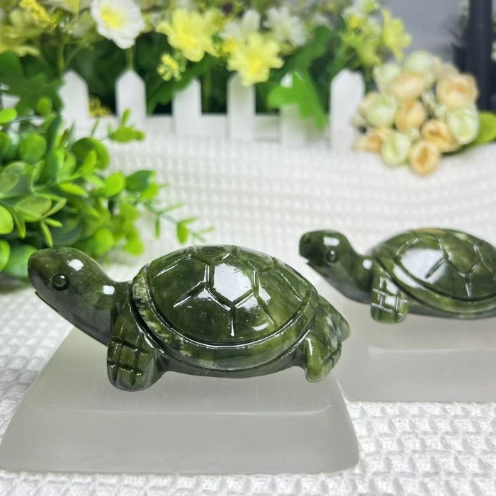 Wholesale 10-centimeter Xiuyan jade turtle green jade carving handicrafts, animal crystal home decoration gifts