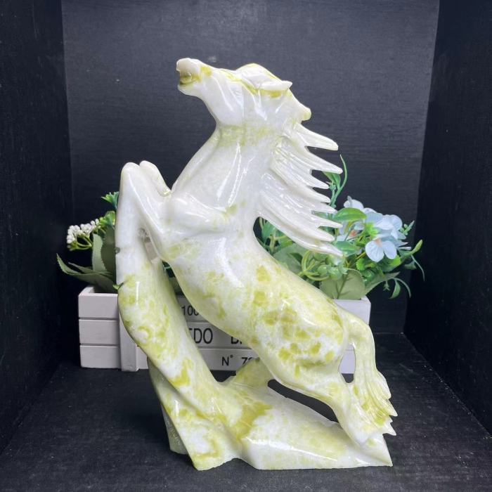 Wholesale natural gemstone healing stones, high-quality Xiuyan jade horse jewelry gifts