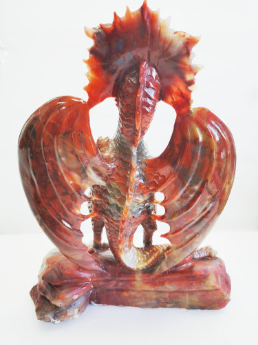 High-quality natural red jade, realistic crystal animal statues, and large dragon skull carvings