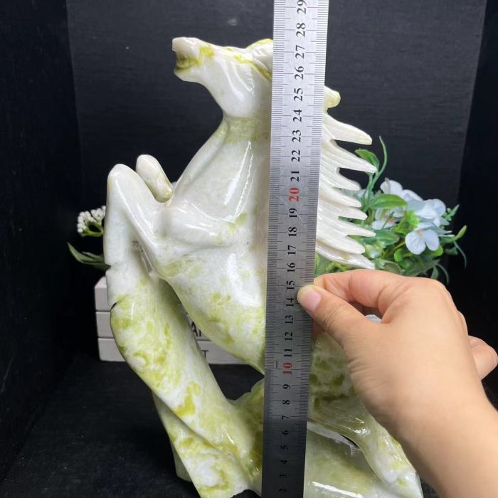 Wholesale natural gemstone healing stones, high-quality Xiuyan jade horse jewelry gifts