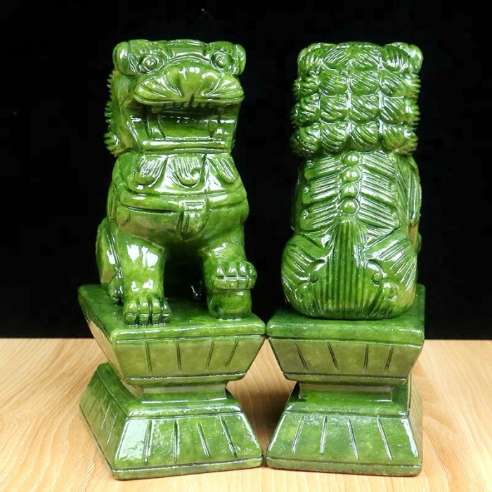 Hand-carved green jade animal carvings, green jade crystal lion climbing, and home decoration