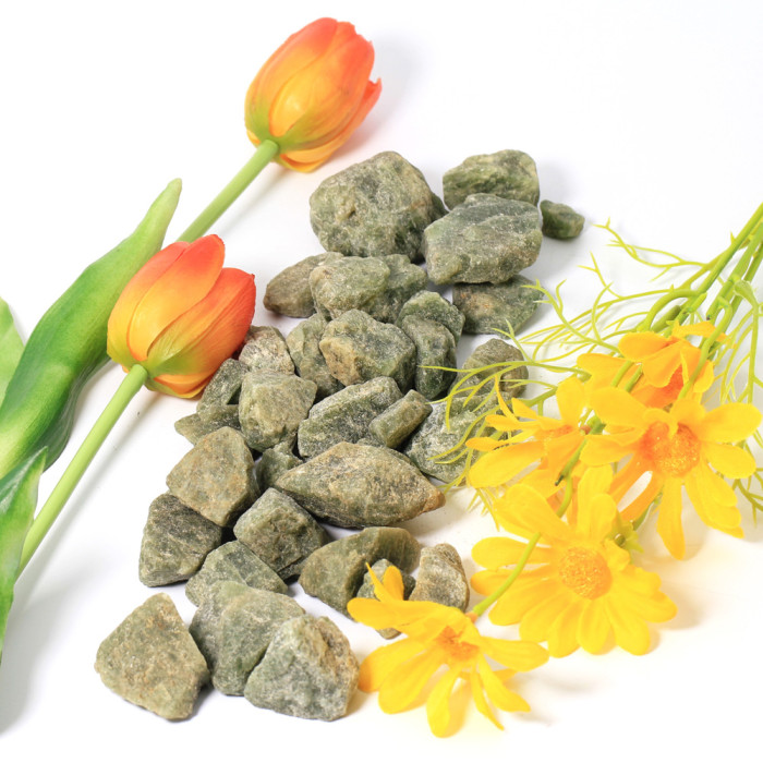 Wholesale Bluk natural green apatite raw healing quartz crystal rough raw stone spirit decoration mascot amethyst jade