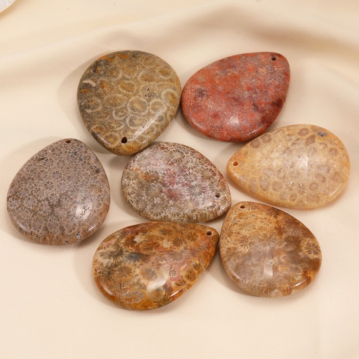 Natural teardrop-shaped coral jade pendant, crystal chrysanthemum stone coral jade pendant, ethnic style necklace DIY pendant