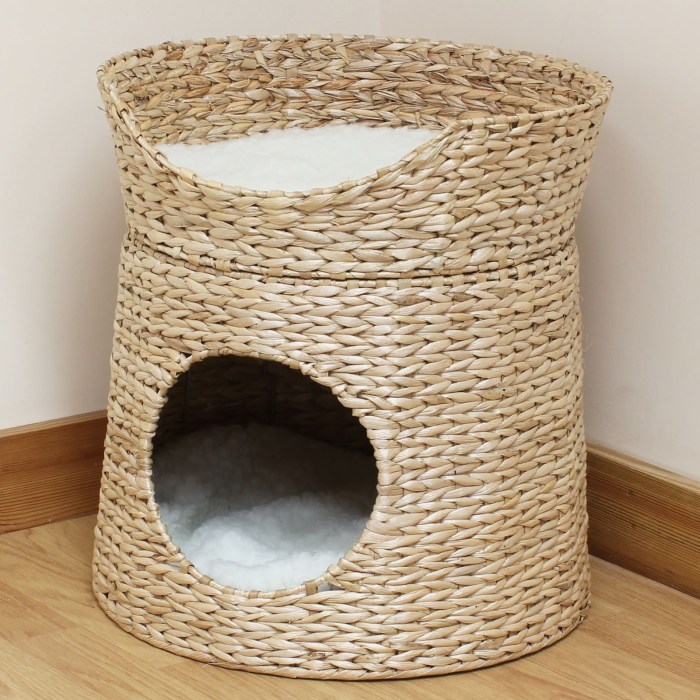 The eco-friendly seaweed/water hyacinth cat house and rattan pet house are available for dogs and birds