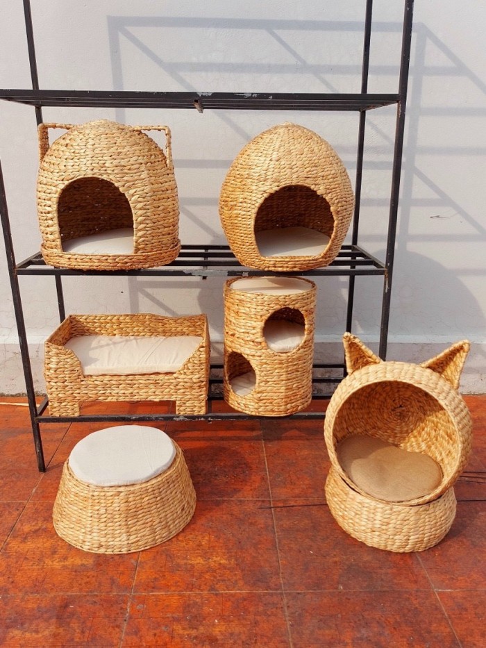 The eco-friendly seaweed/water hyacinth cat house and rattan pet house are available for dogs and birds