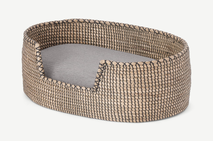 The eco-friendly seaweed/water hyacinth cat house and rattan pet house are available for dogs and birds