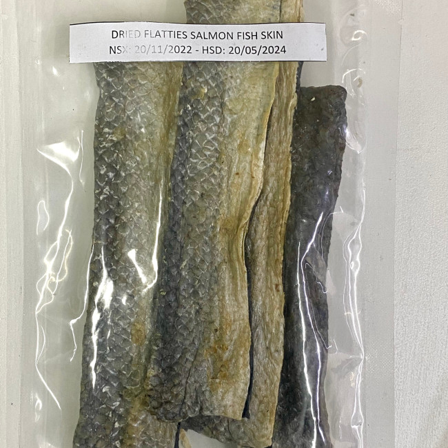 Vietnam exports high-quality dried salmon skin dog pet snacks for pet supplies