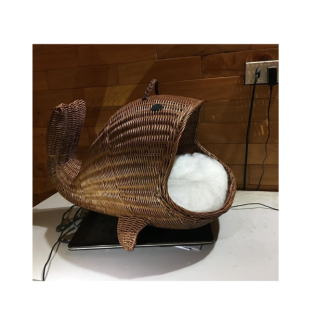 The eco-friendly seaweed/water hyacinth cat house and rattan pet house are available for dogs and birds
