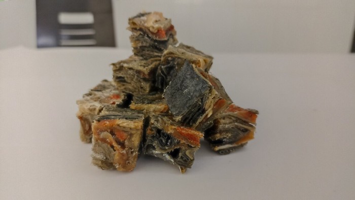 Vietnam exports high-quality dried salmon skin dog pet snacks for pet supplies