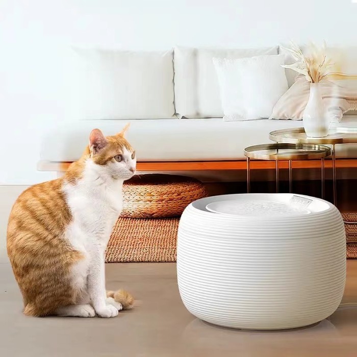 The manufacturer supplies hot-selling Wifi automatic pet water dispensers, smart drinking bowls and bottles, plastic bowls and feeders