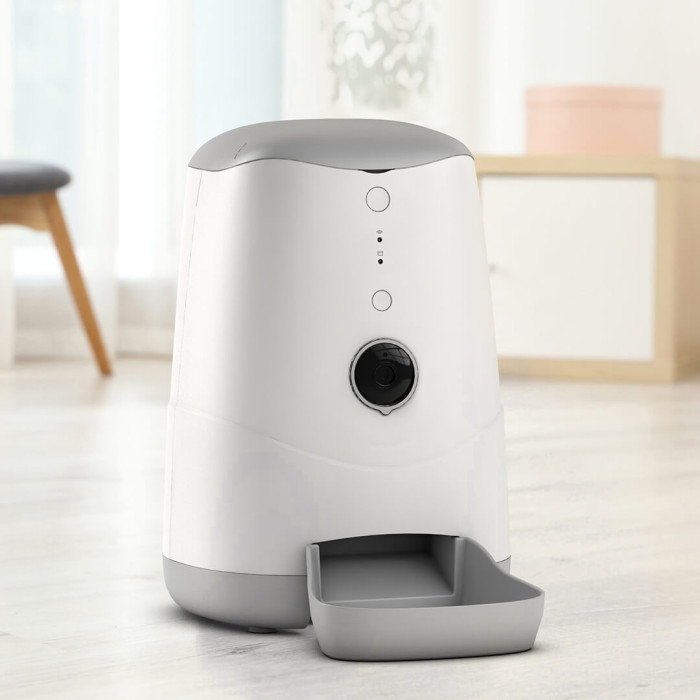 An automatic cat feeder with a camera and bowl, set for 1-12 meals a day. Environmentally friendly ABS material application control. Best-selling pet supplies