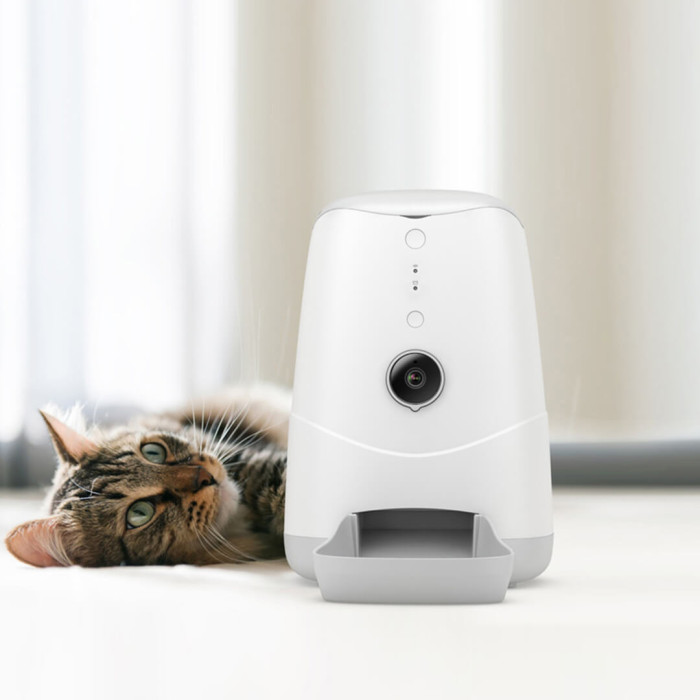 An automatic cat feeder with a camera and bowl, set for 1-12 meals a day. Environmentally friendly ABS material application control. Best-selling pet supplies