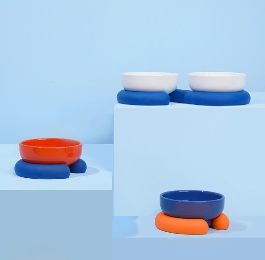 Red and blue single pet bowl, spine protection dog bowl