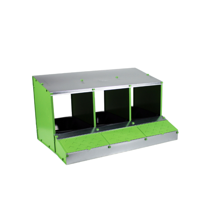 The Gycfarm 3 compartment egg-laying nest is easy to assemble and is equipped with a detachable plastic egg collection basket for convenient cleaning of poultry