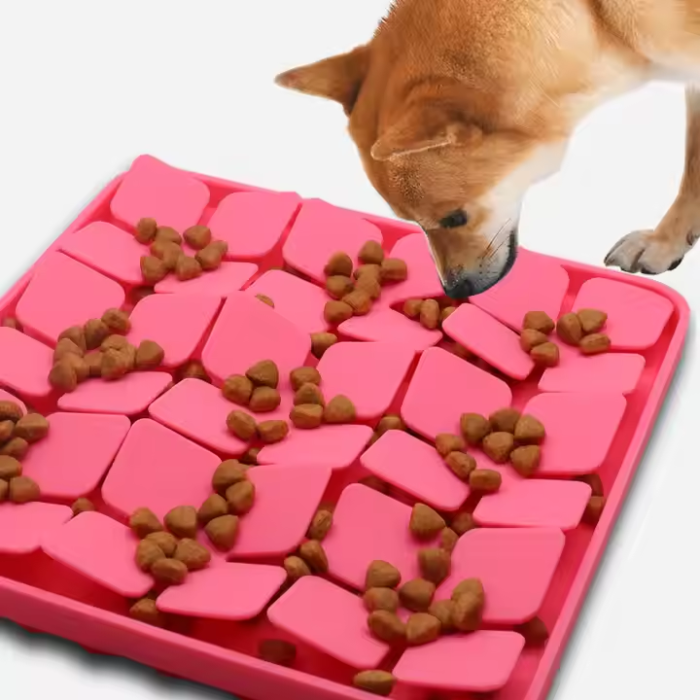 Wholesale silicone pet feeders with suction cups, slow food licking pads, cat and dog sniffing and licking tableware, made in Vietnam