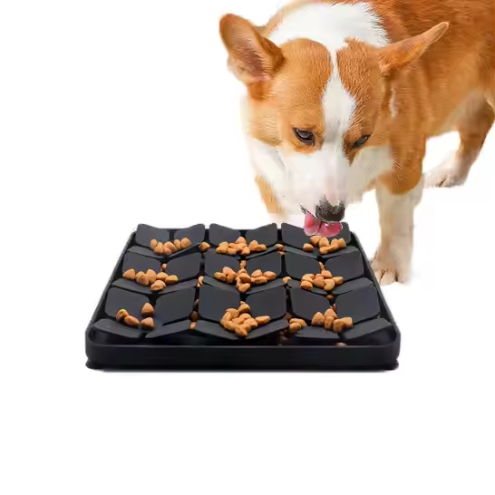 Wholesale silicone pet feeders with suction cups, slow food licking pads, cat and dog sniffing and licking tableware, made in Vietnam