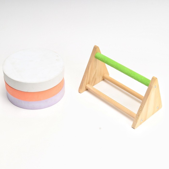 The manufacturer wholesals bird products such as parrot parrots, solid wood bass, easy-to-carry healthy bass, pet supplies, accessories and toys