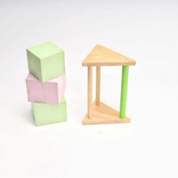The manufacturer wholesals bird products such as parrot parrots, solid wood bass, easy-to-carry healthy bass, pet supplies, accessories and toys