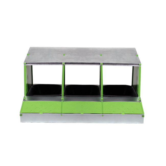 The Gycfarm 3 compartment egg-laying nest is easy to assemble and is equipped with a detachable plastic egg collection basket for convenient cleaning of poultry