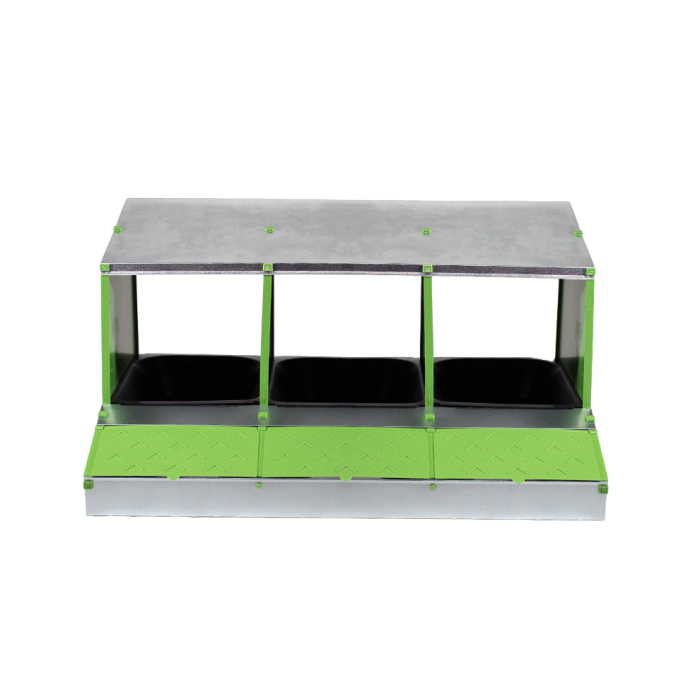 The Gycfarm 3 compartment egg-laying nest is easy to assemble and is equipped with a detachable plastic egg collection basket for convenient cleaning of poultry