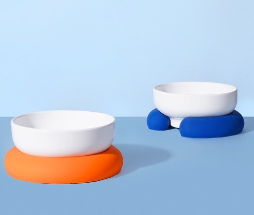 Red and blue single pet bowl, spine protection dog bowl