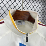 26-27 Spain White Windbreaker
