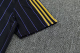 26-27 Man Utd Black Short shirts and Long trousers Suit (圆领)