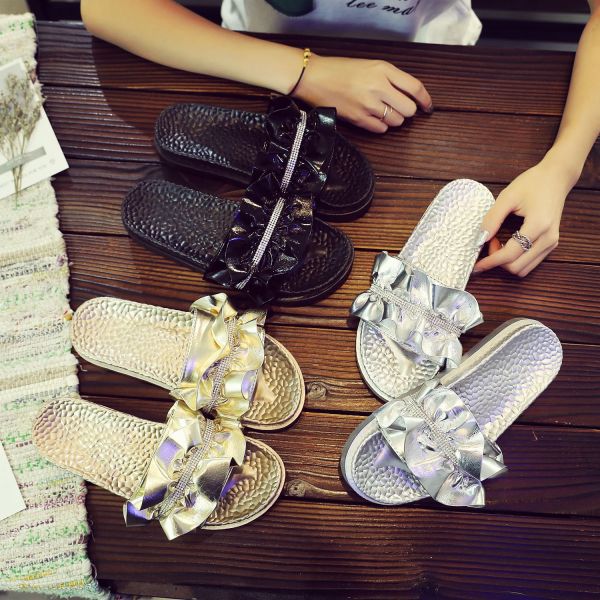 Wild students wear ruffled slippers on the edge of the ruffle QF011