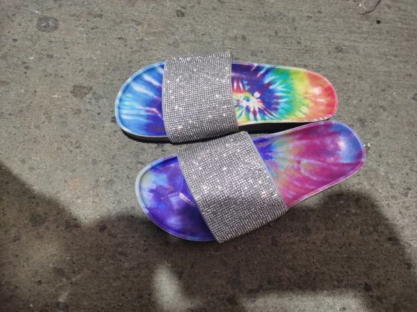 Sponge cake thick bottom shiny water diamond rainbow wear word sandals and slippers HT2059