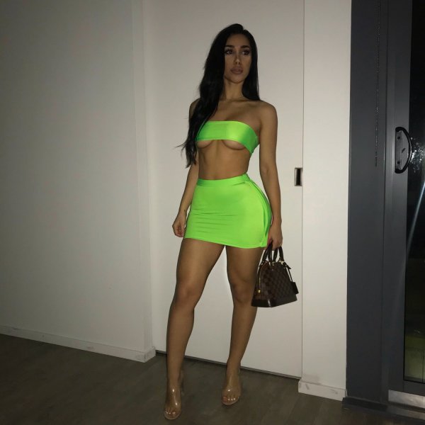Tight-fitting, high-waisted pencil skirt, various ways to wear tube top, top and hip skirt   FF1085