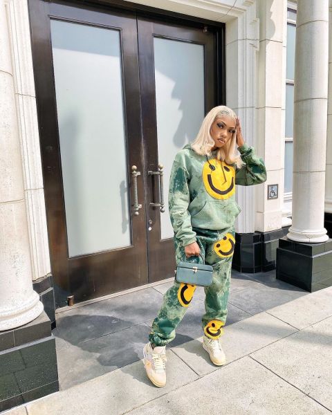 2020 autumn and winter new printing smiley face thick amber sports and leisure two-piece suit   A10