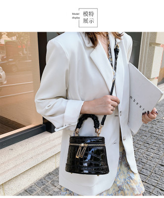 Crocodile texture box bucket shoulder messenger bag QJ8517