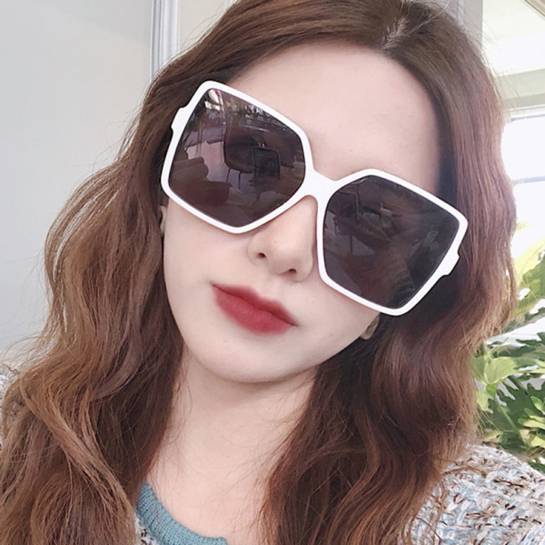 Large square frame sunglasses KD5226