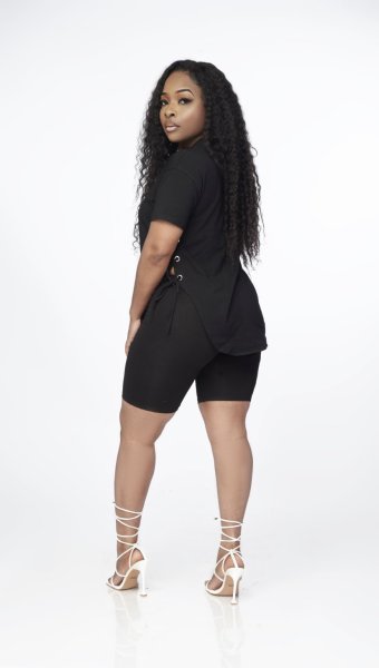 Solid color sexy hip-lifting five-point pants two-piece blouse with side slits and eyelet straps W9311