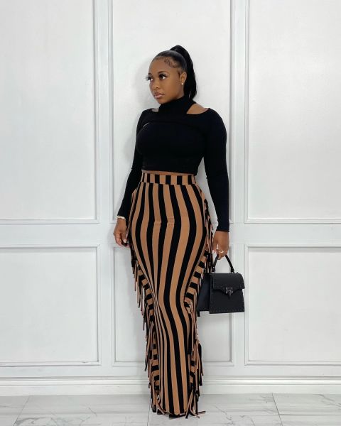Fashionable women's skirt with fringed stripes on both sides OL96076