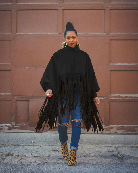 Fashion solid color long-sleeved fringed top VK2210