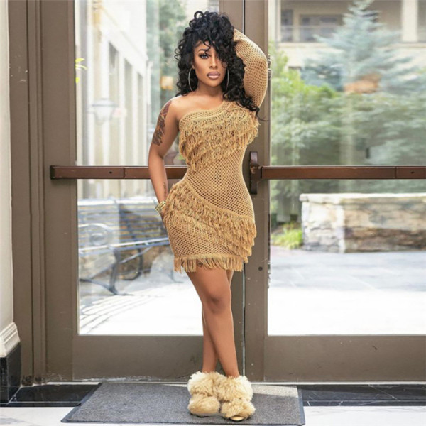 2021 autumn new European and American women's slanted shoulder single-sleeved tassel knit see-through sexy hip dress W21D06519