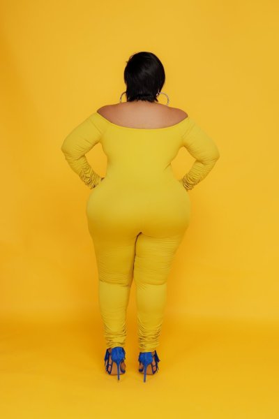 Solid color one-shoulder tight-fitting loose mid-waist jumpsuit QY18027