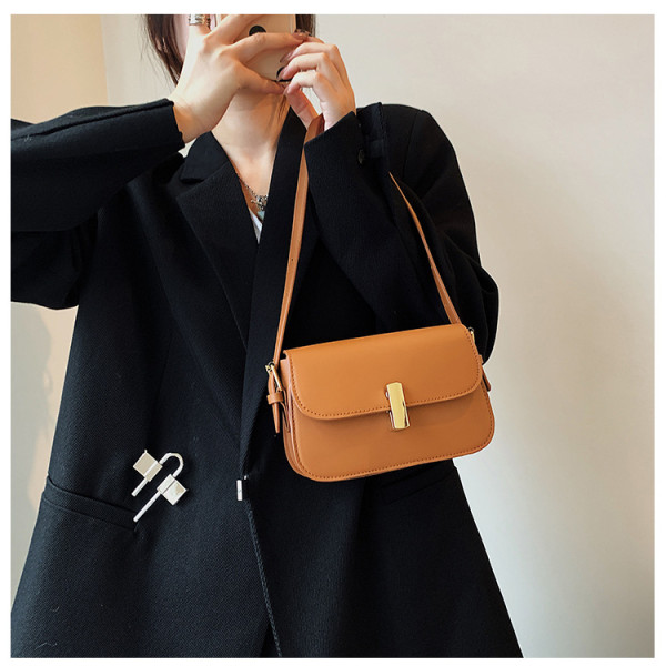 Autumn and winter retro saddle bag women's bag 2021 new trendy fashion one-shoulder underarm bag pure color simple bag women